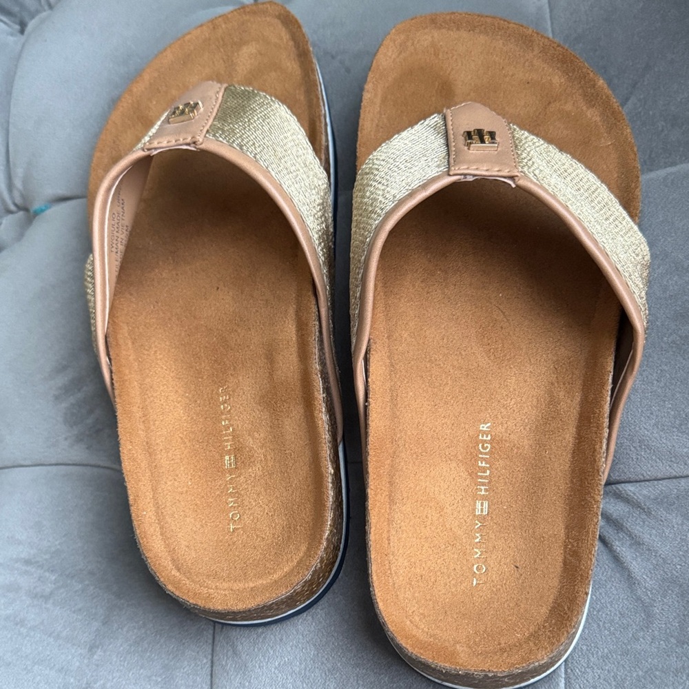 Tommy Hilfiger Giulio Women's Beige and Gold Sandals